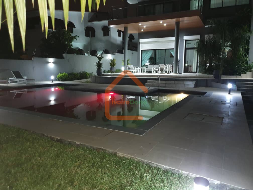 VILLA DUPLEX MODERNE DE 17 PIECES