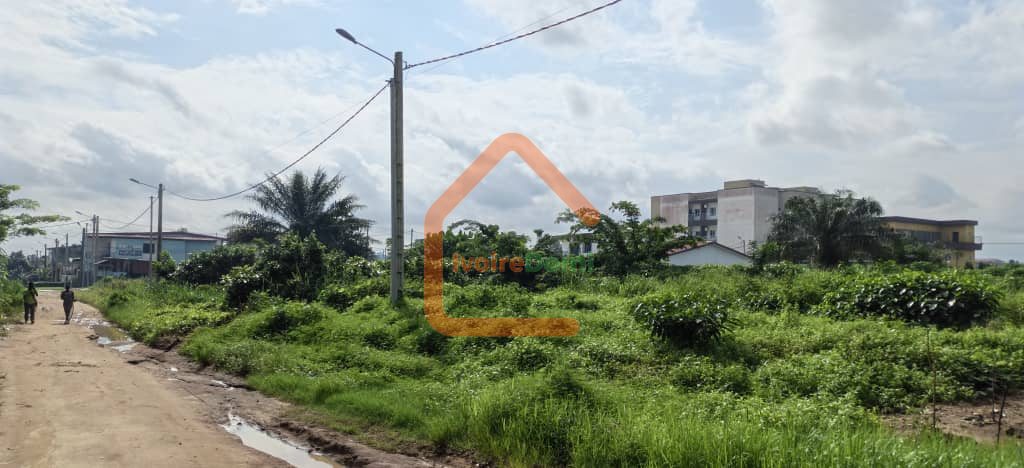 Terrain de 611 m² plat