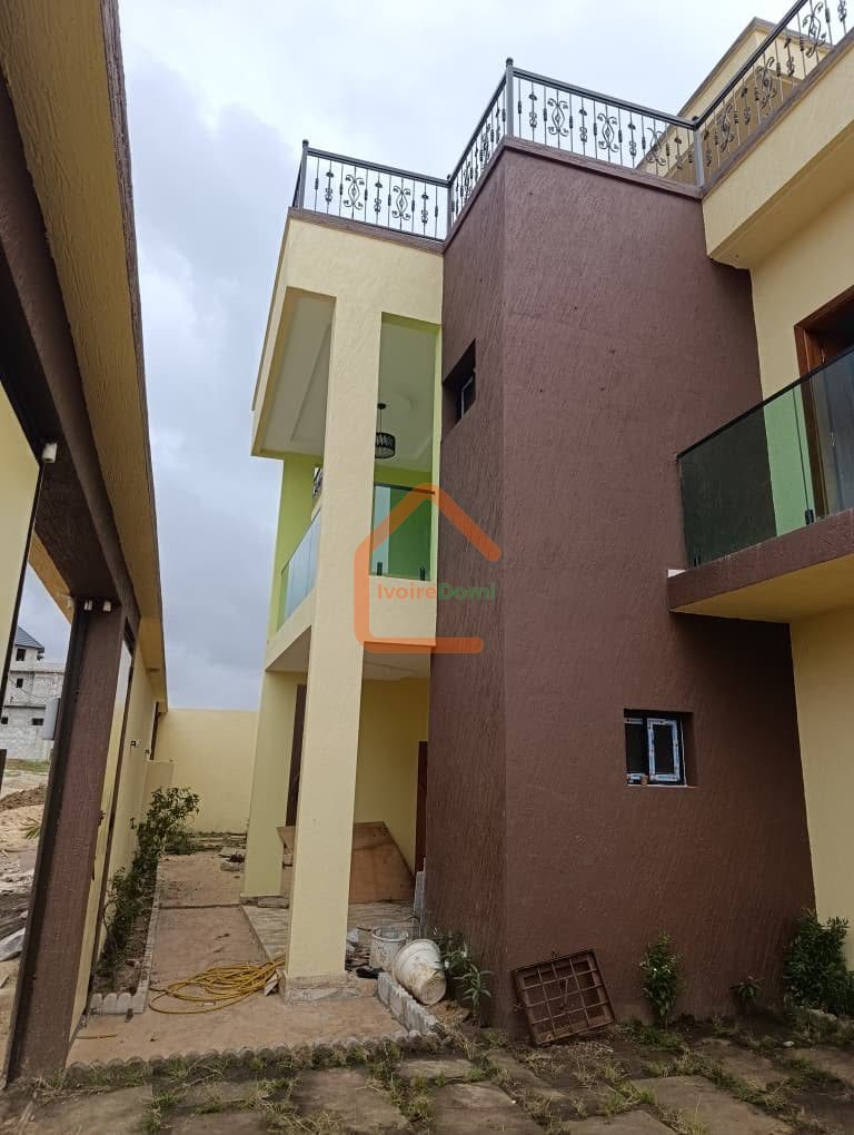 Villa duplex de 11 pièces avec piscine + bonus terrain 500m²
