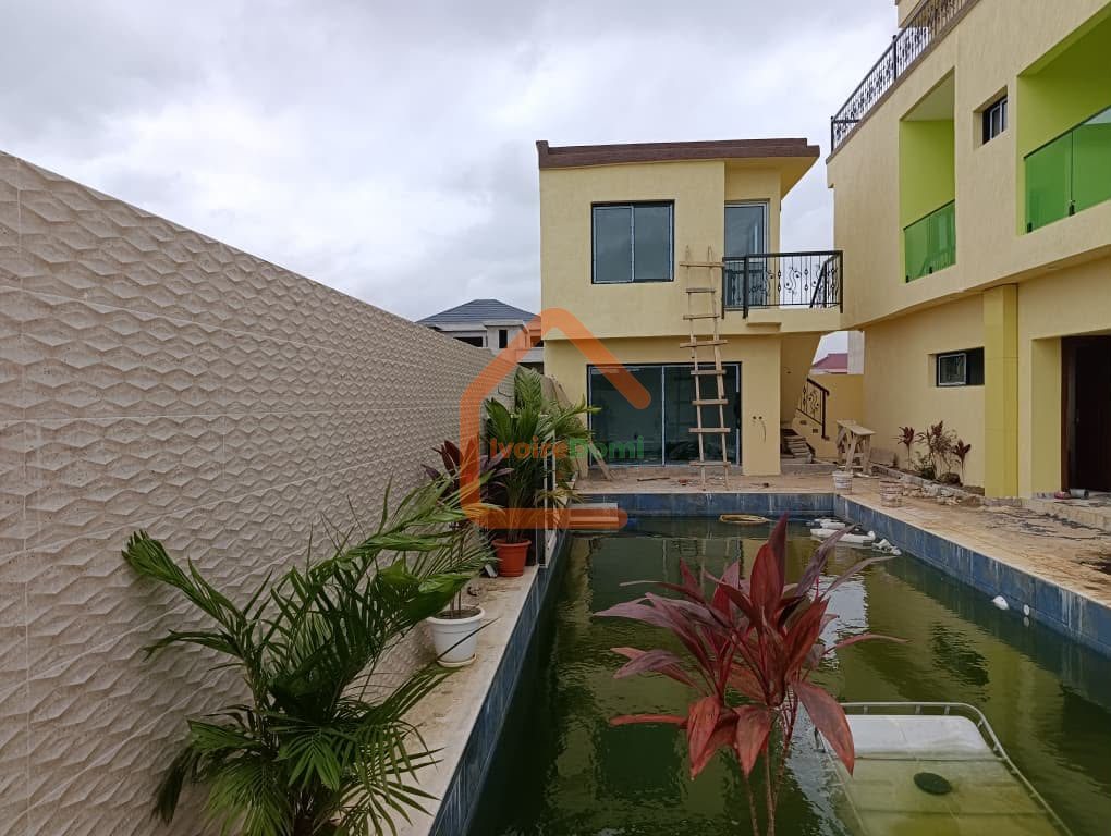 Villa duplex de 11 pièces avec piscine + bonus terrain 500m²