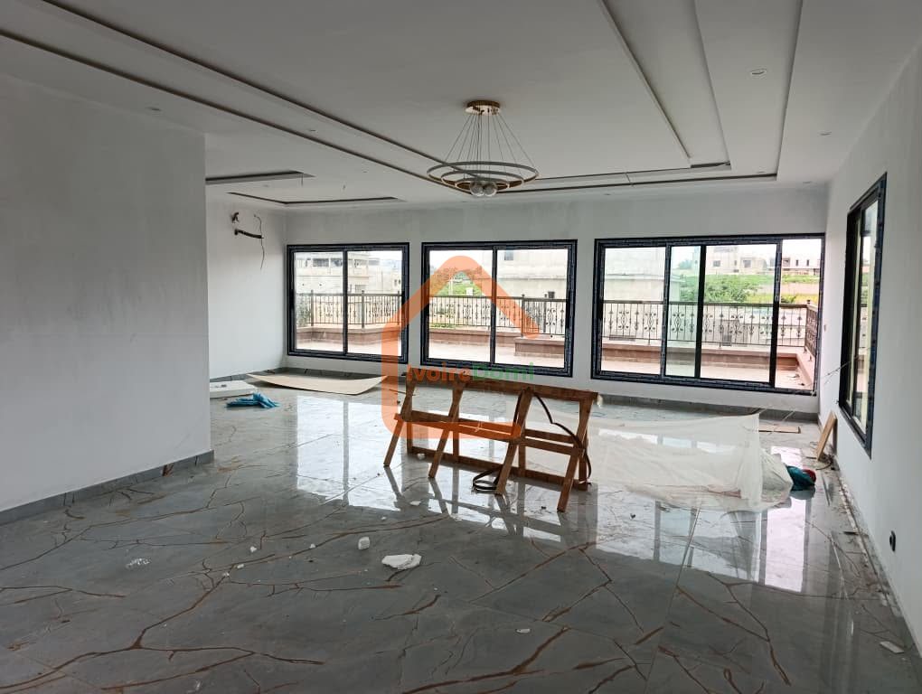 Villa duplex de 11 pièces avec piscine + bonus terrain 500m²