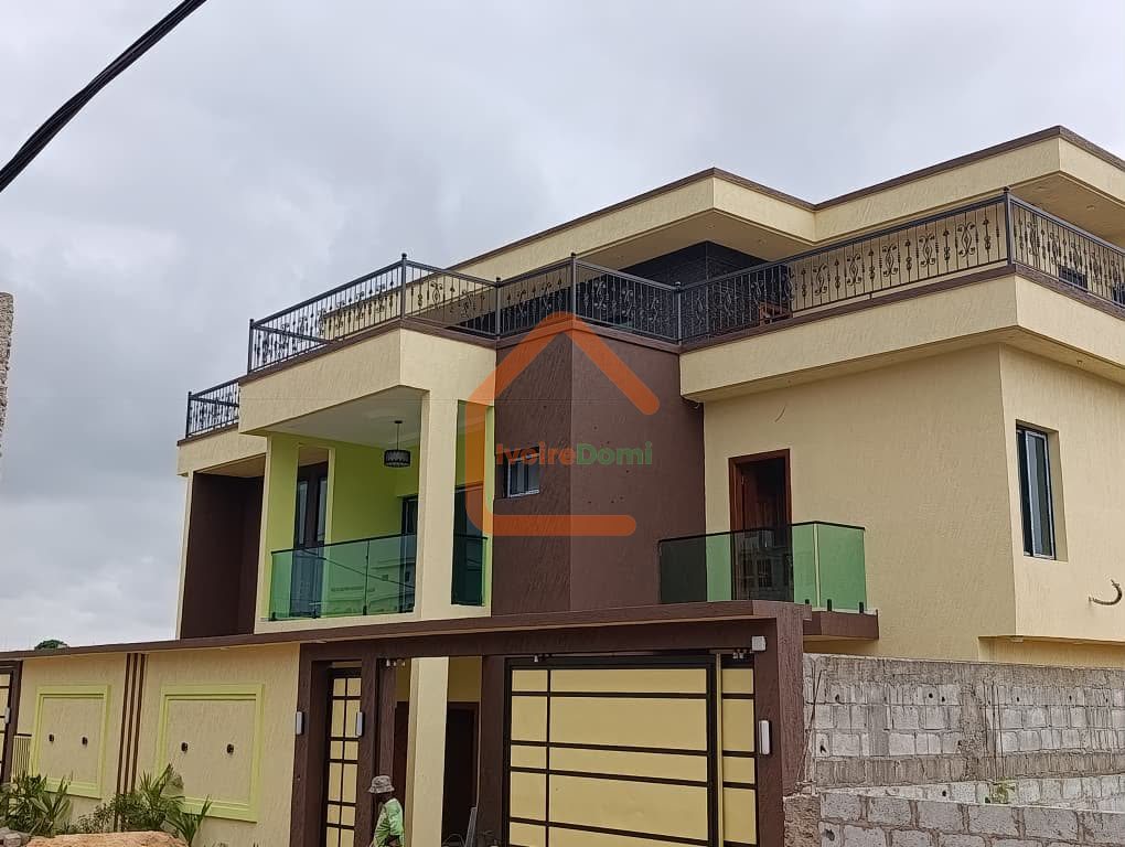 Villa duplex de 11 pièces avec piscine + bonus terrain 500m²