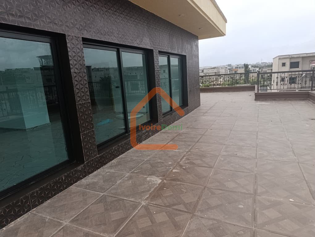 Villa duplex de 11 pièces avec piscine + bonus terrain 500m²