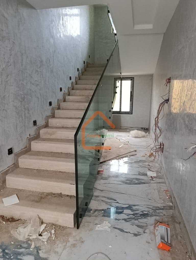 Villa duplex de 11 pièces avec piscine + bonus terrain 500m²