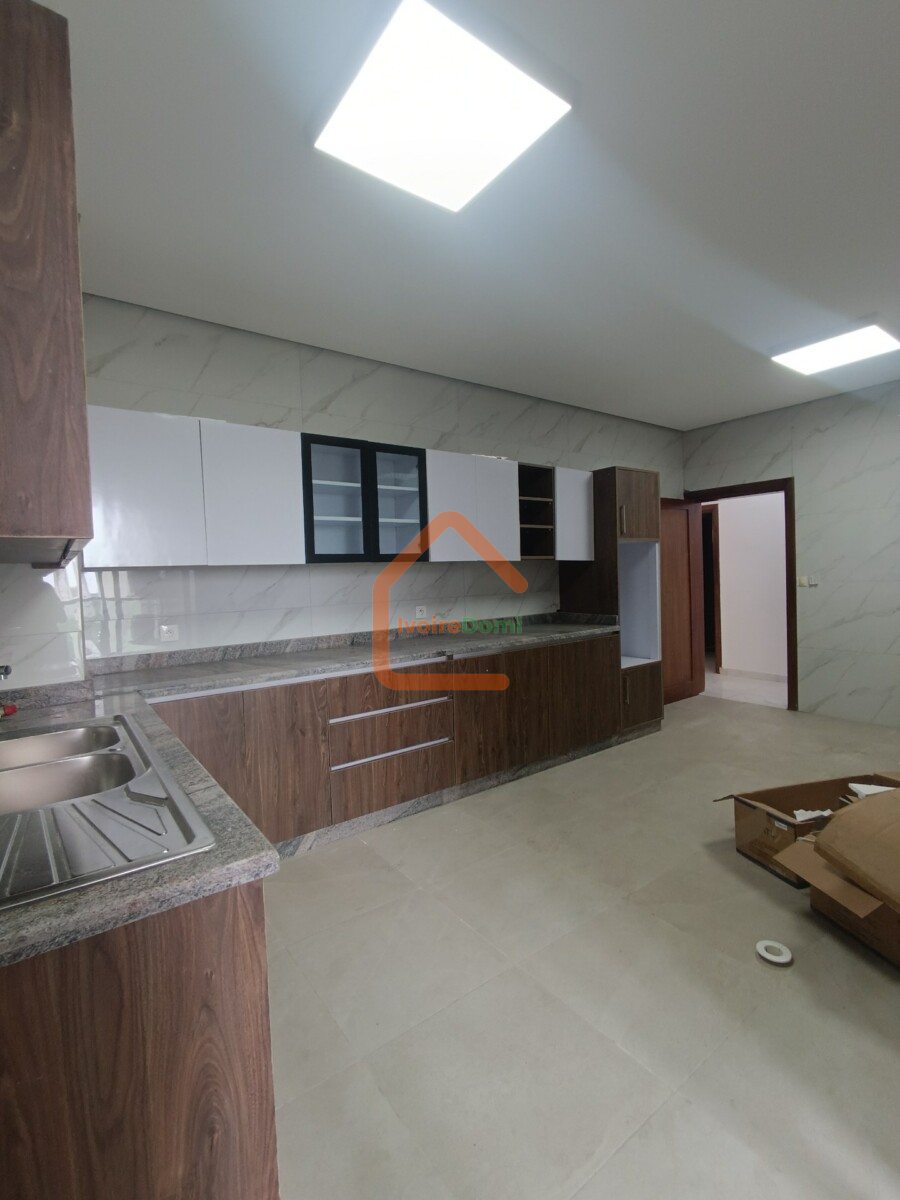 4 PIÈCES POUR BUREAU OU HABITATION