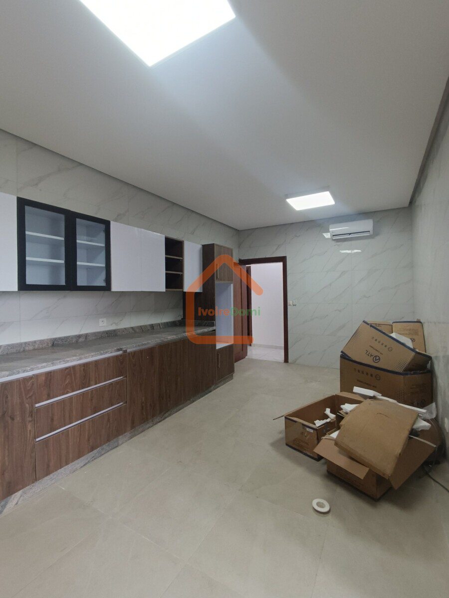 4 PIÈCES POUR BUREAU OU HABITATION