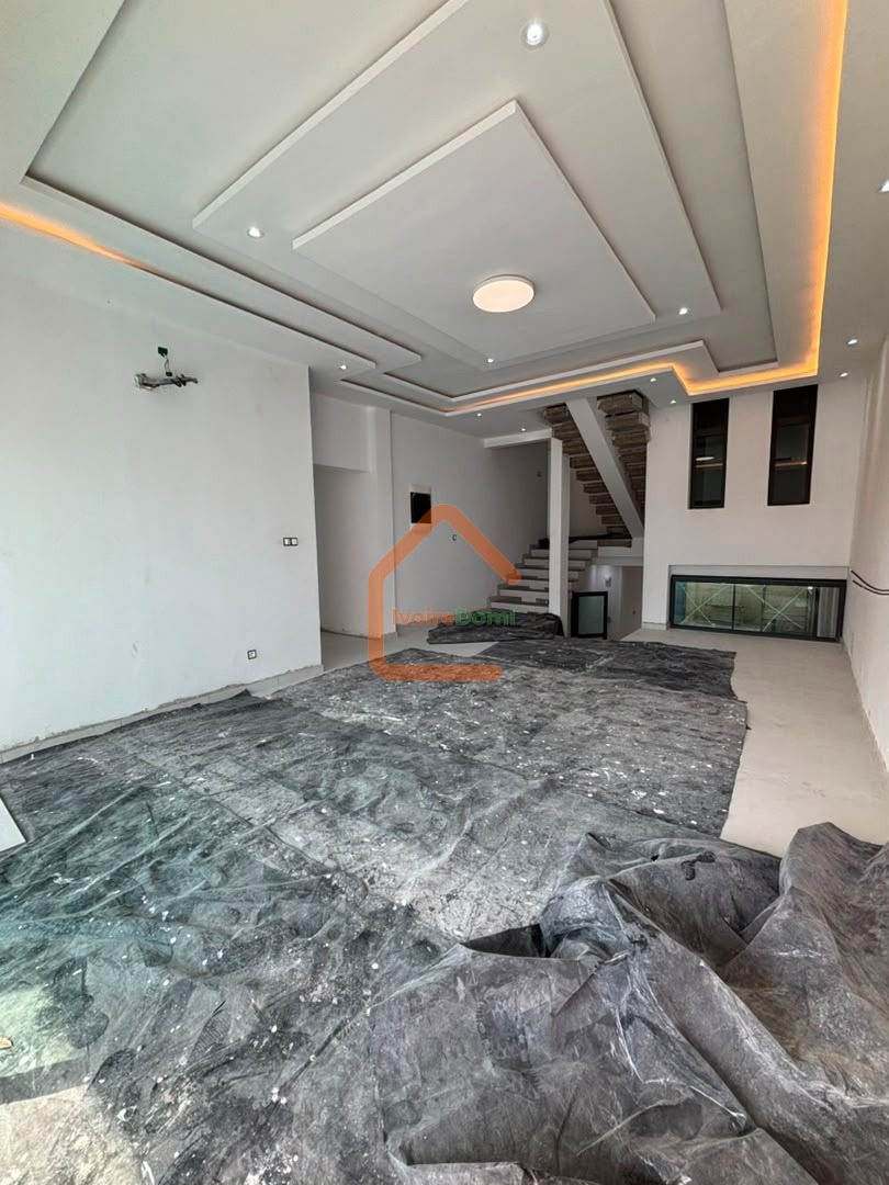 VILLA DUPLEX MODERNE DE 10 PIÈCES