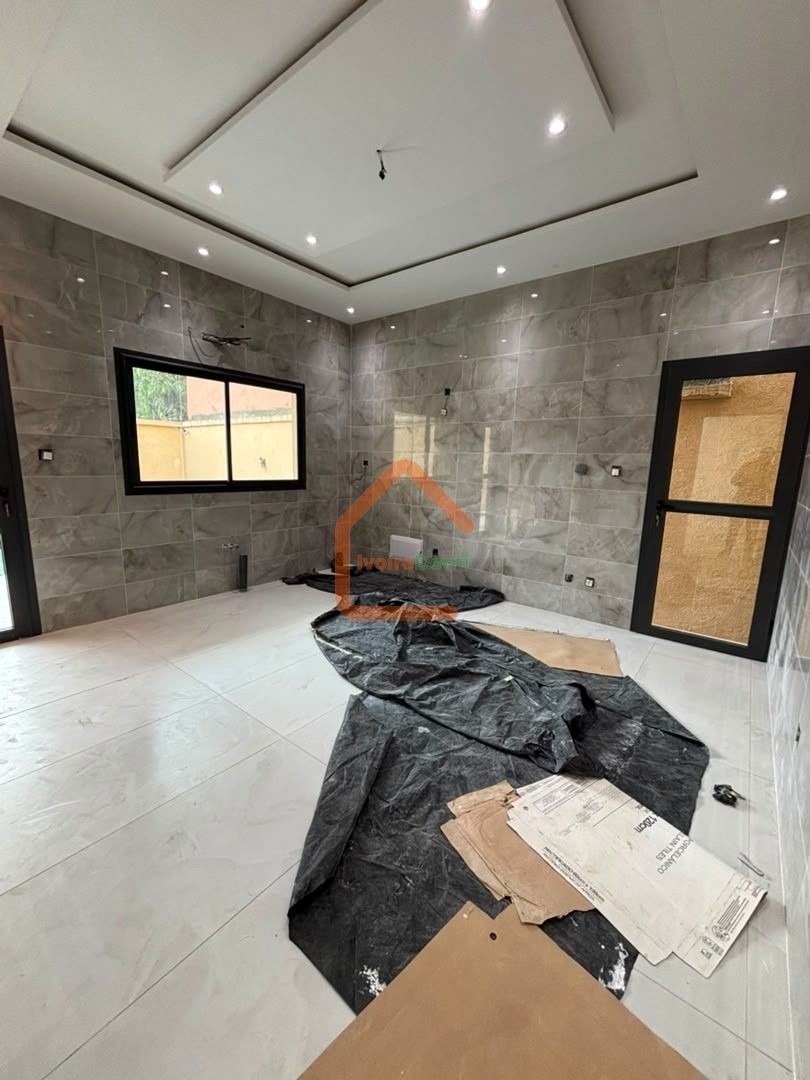 VILLA DUPLEX MODERNE DE 10 PIÈCES
