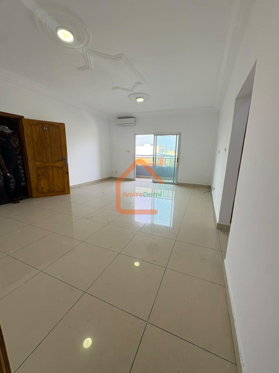 Appartement trois pièces à louer à Faya AB ceneter