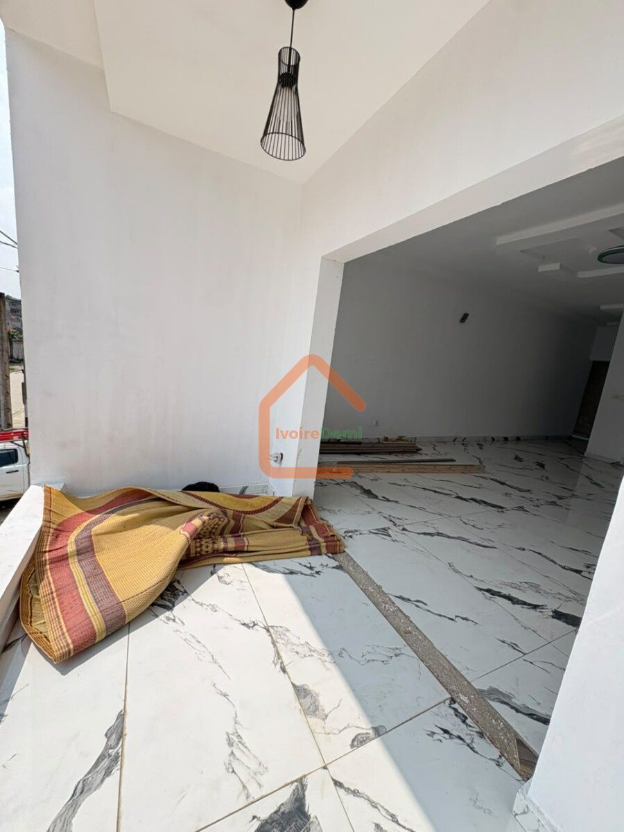 Appartement de 4 pièces à louer Faya AB Center