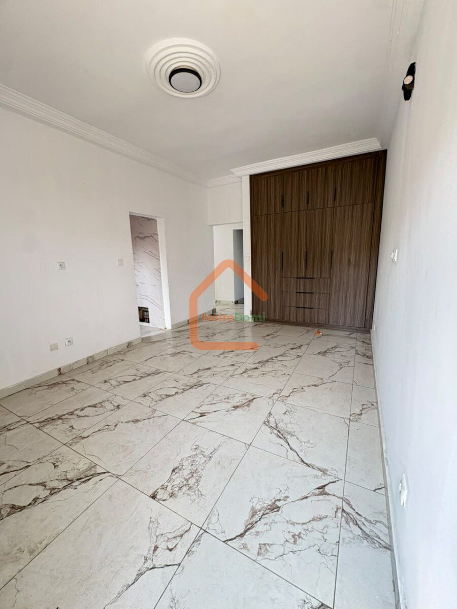 Appartement de 4 pièces à louer Faya AB Center