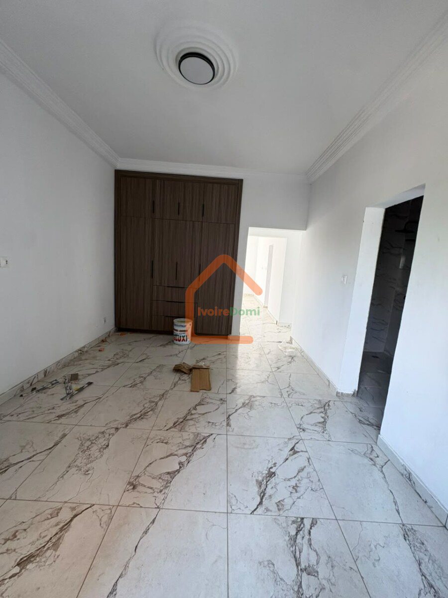 Appartement de 4 pièces à louer Faya AB Center