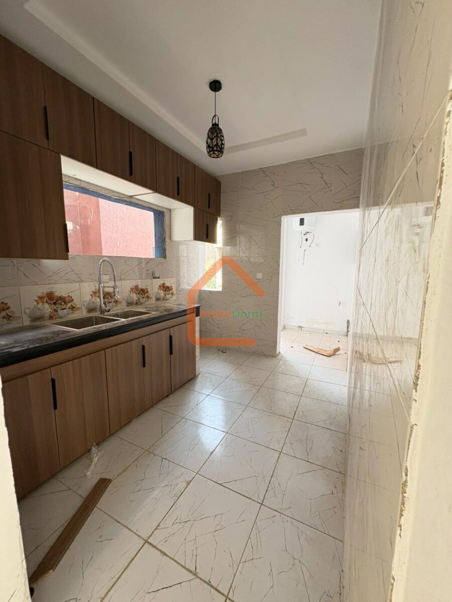 Appartement de 4 pièces à louer Faya AB Center