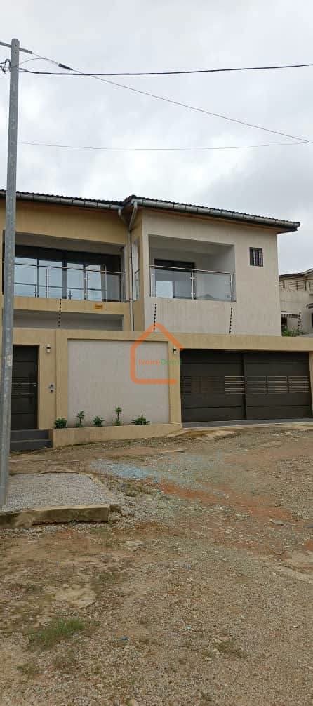 _🏡 VILLA DUPLEX À VENDRE – BINGERVILLE AKANDJÉ 2_ 📍 Zone calme, en plein développement