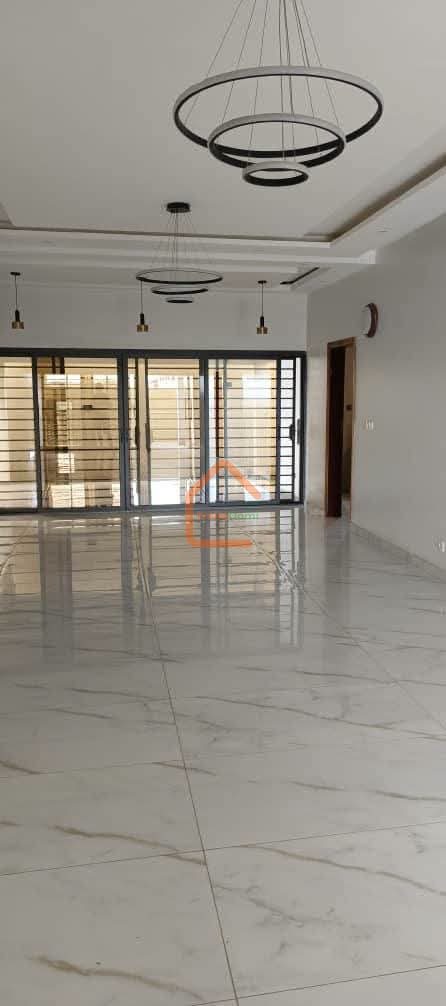 _🏡 VILLA DUPLEX À VENDRE – BINGERVILLE AKANDJÉ 2_ 📍 Zone calme, en plein développement