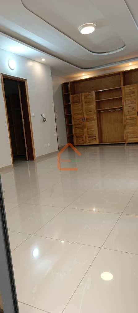 _🏡 VILLA DUPLEX À VENDRE – BINGERVILLE AKANDJÉ 2_ 📍 Zone calme, en plein développement