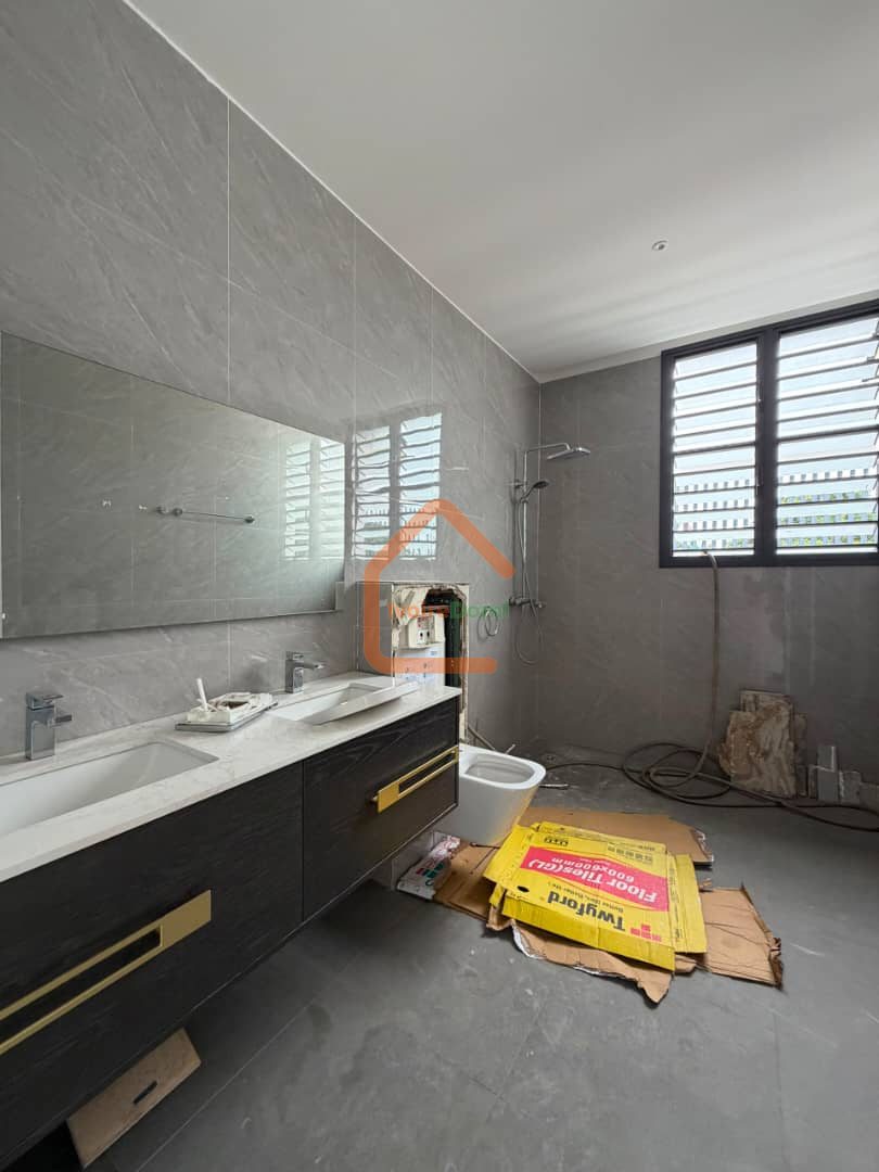 Villa d’architecte 8 pièces à vendre à Cocody Riviera 3