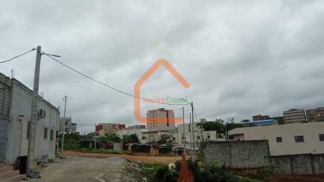 TERRAIN À VENDRE – ANGRÉ DJOROBITÉ 1