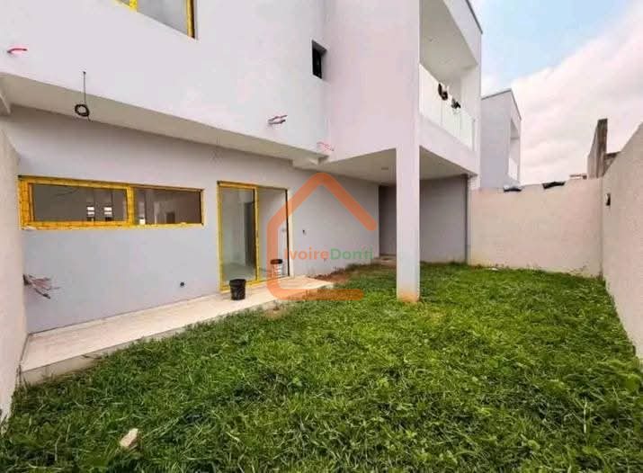 Villa d’architecte 8 pièces à vendre à Cocody Riviera 3