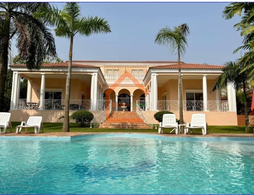 Villa d’architecte 8 pièces à vendre à Cocody Riviera 3