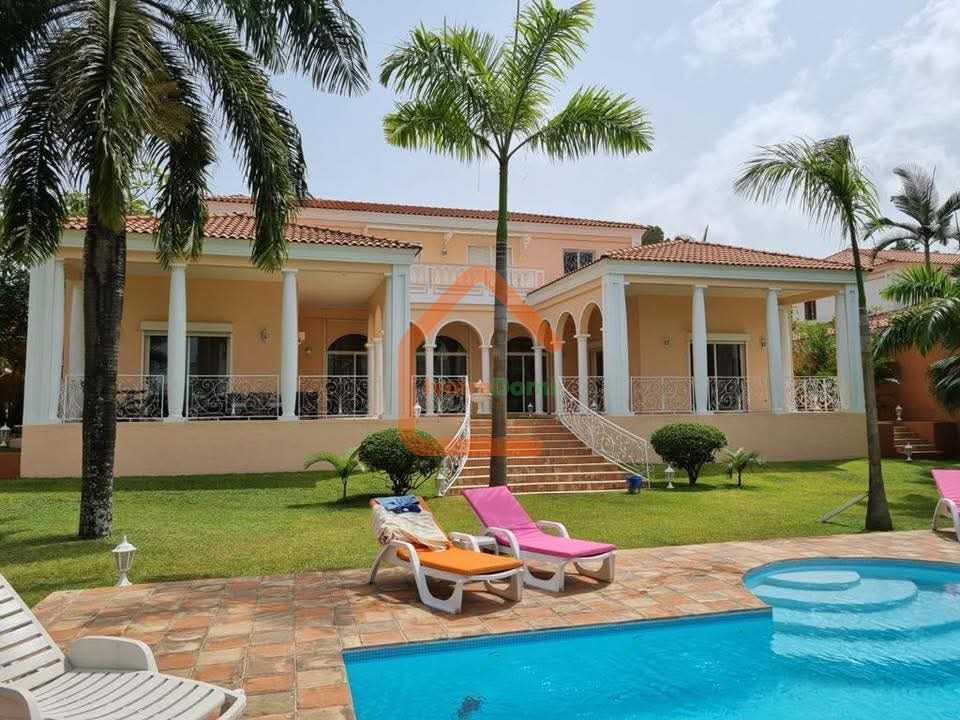Villa d’architecte 8 pièces à vendre à Cocody Riviera 3