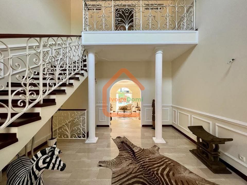 Villa d’architecte 8 pièces à vendre à Cocody Riviera 3