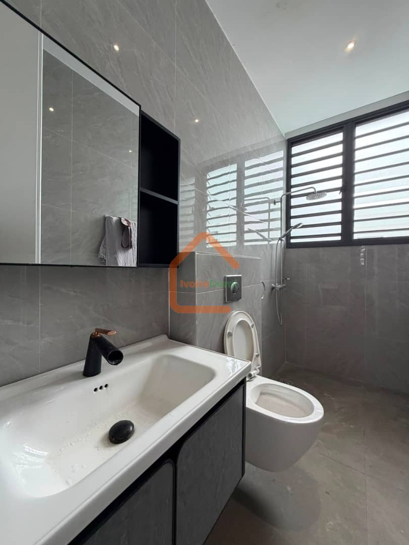 Villa d’architecte 8 pièces à vendre à Cocody Riviera 3