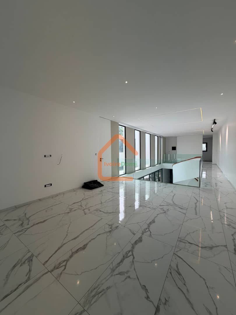 Villa d’architecte 8 pièces à vendre à Cocody Riviera 3