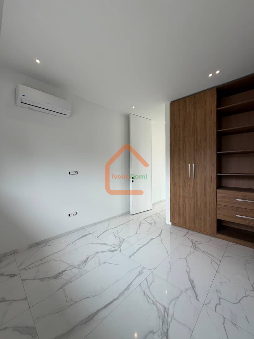 Villa d’architecte 8 pièces à vendre à Cocody Riviera 3