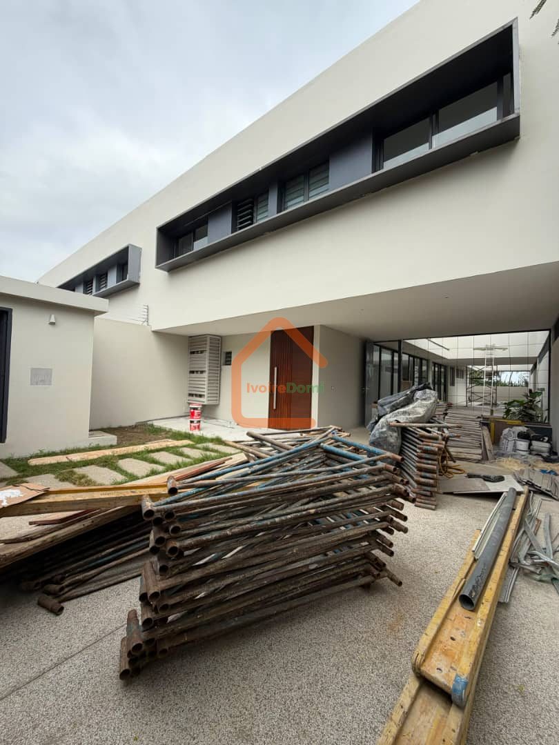Villa d’architecte 8 pièces à vendre à Cocody Riviera 3