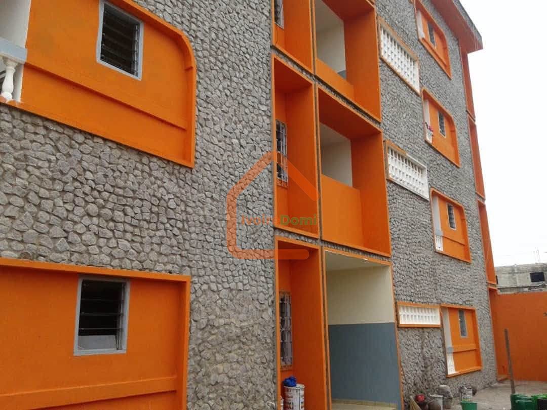 IMMEUBLE R+3 EN VENTE A YOPOUGON ANANERAIE
