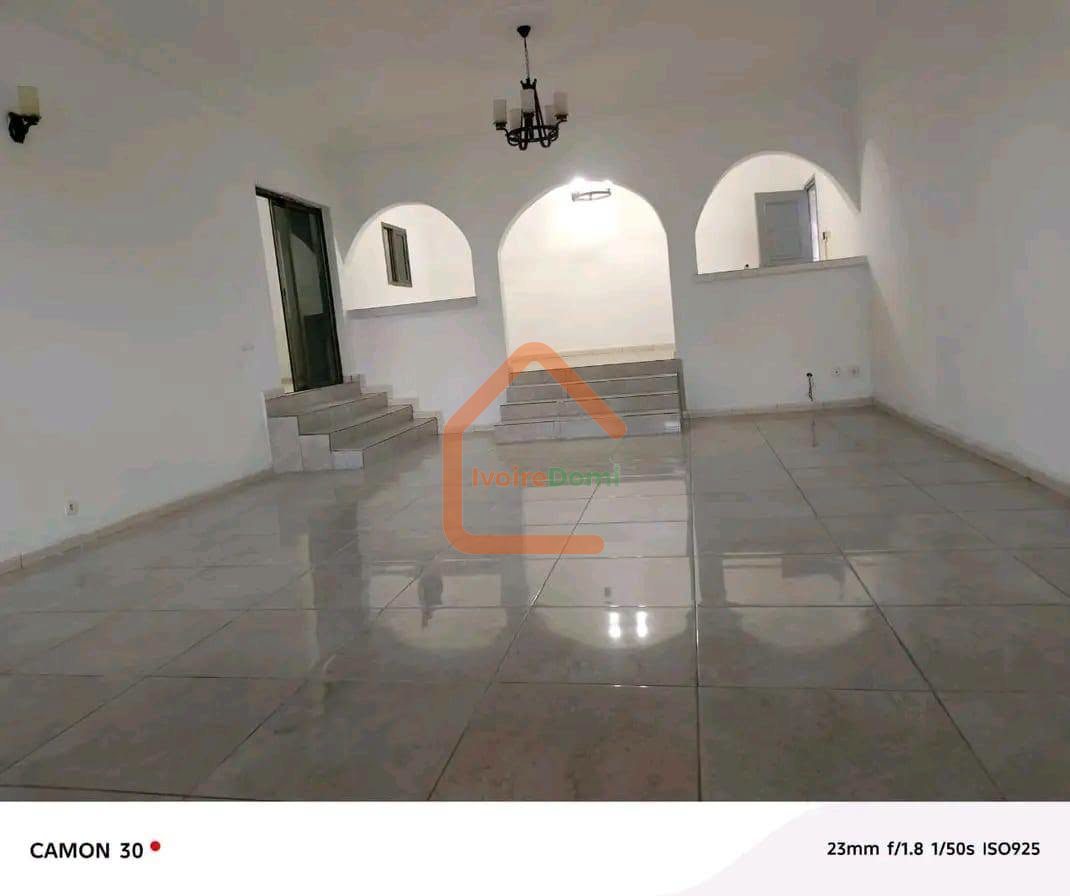Villa 6 pièces à louer à bassam