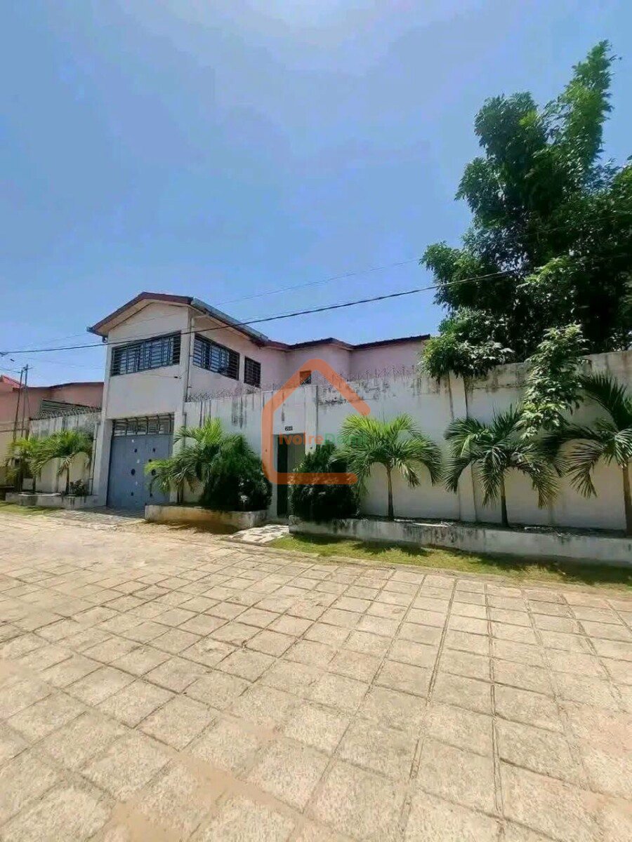 DE MAISON A YAMOUSSOUKRO