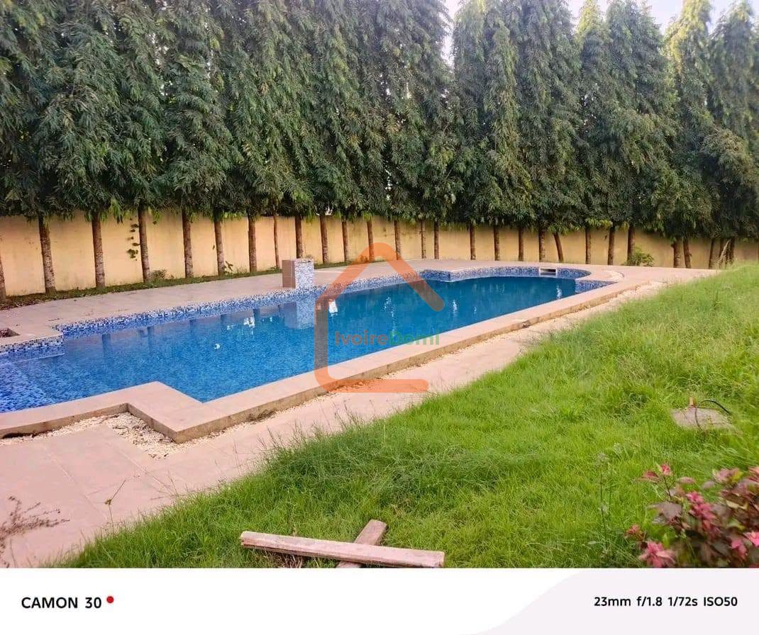 Villa 6 pièces à louer à bassam