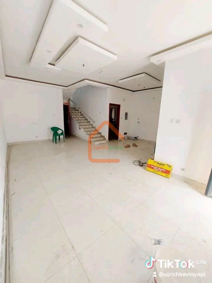 DE MAISON A YAMOUSSOUKRO