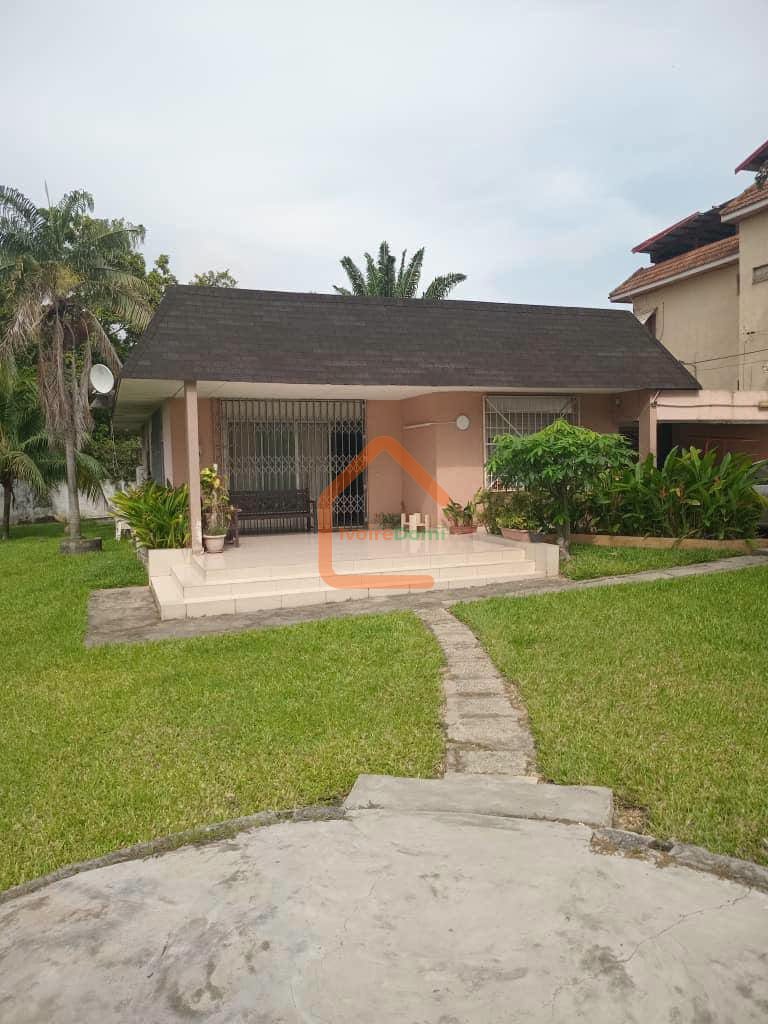 Villa d’architecte 8 pièces à vendre à Cocody Riviera 3