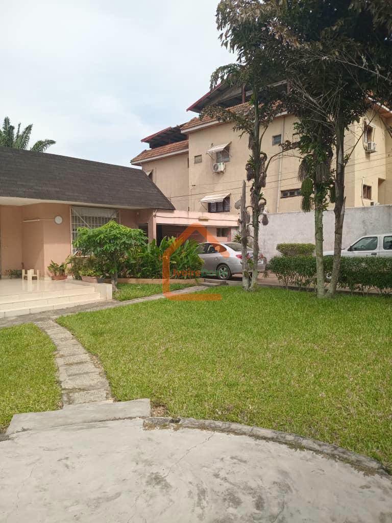 Villa d’architecte 8 pièces à vendre à Cocody Riviera 3