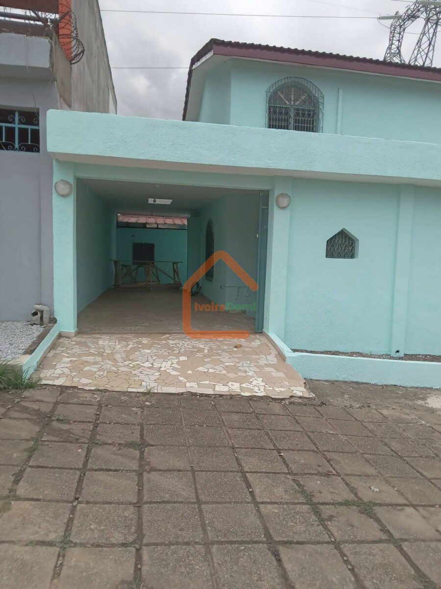 APPARTEMENT TRIPLEX EN LOCATION