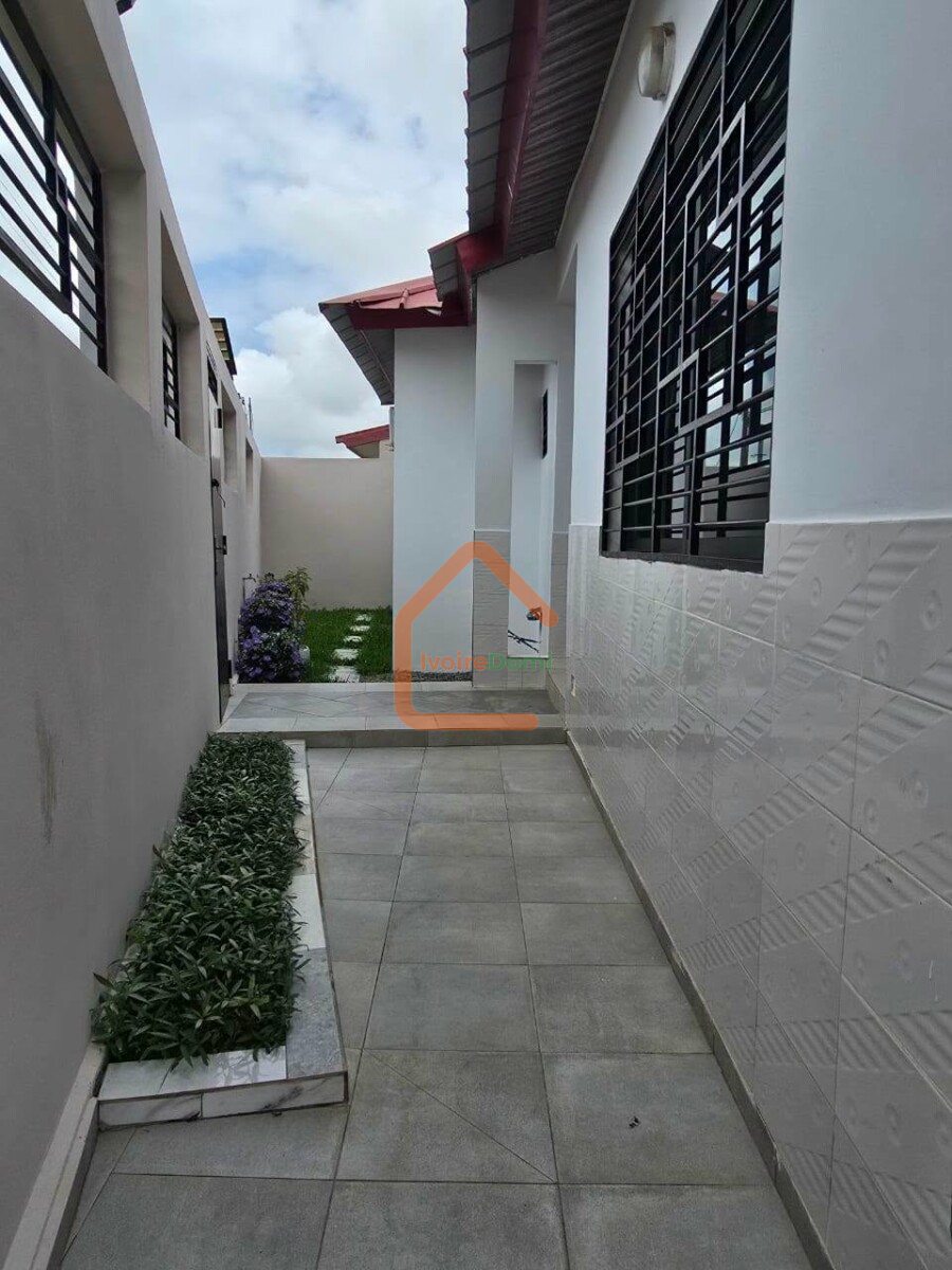 VILLA BASSE EN VENTE