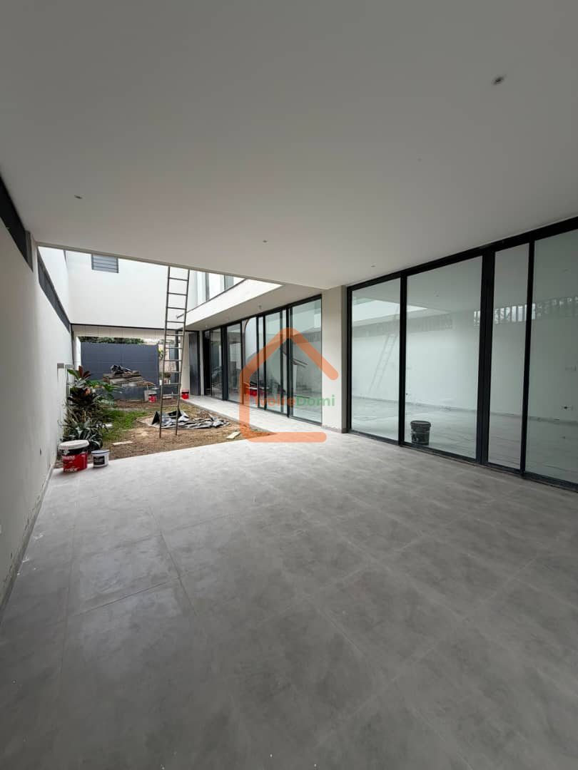 Villa d’architecte 8 pièces à vendre à Cocody Riviera 3