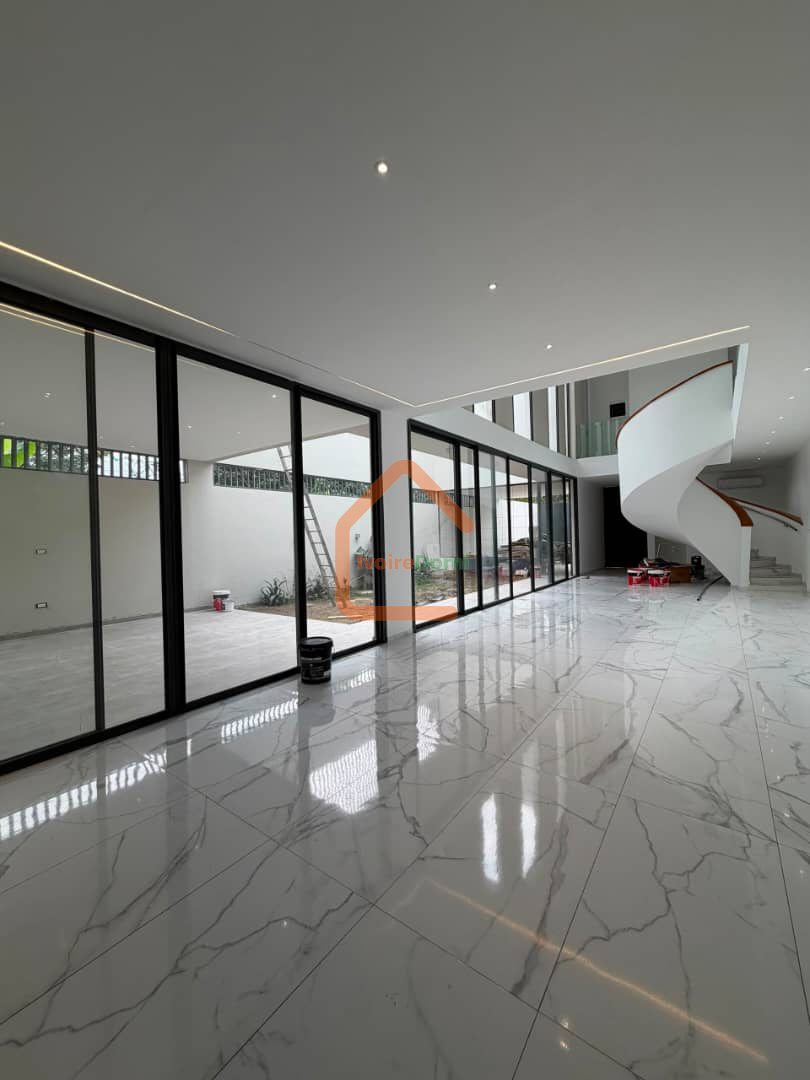 Villa d’architecte 8 pièces à vendre à Cocody Riviera 3