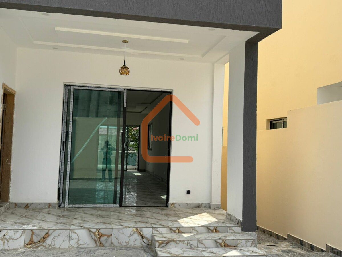 Villa triplex de 7 pièces à vendre à Angre château