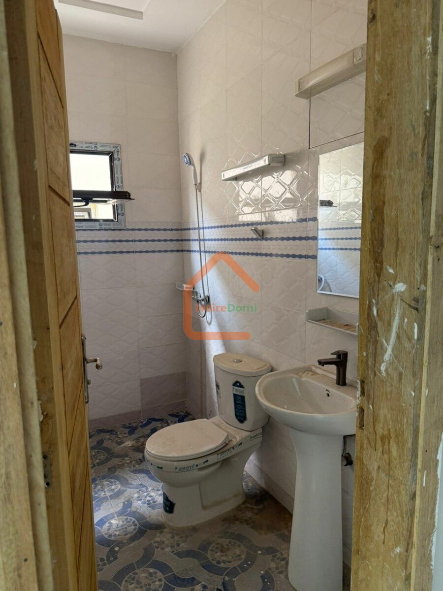 Villa triplex de 7 pièces à vendre à Angre château
