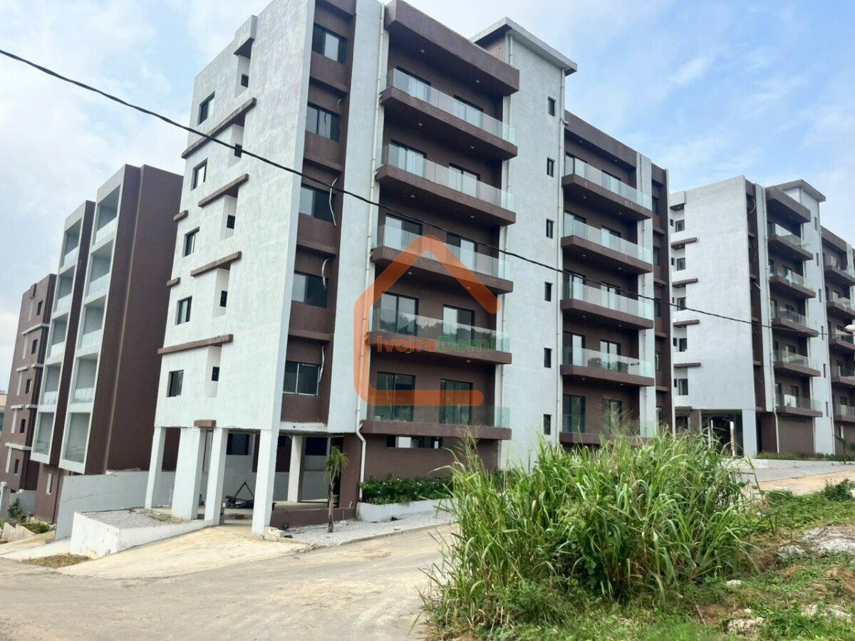 🏢 *OPPORTUNITÉ D’INVESTISSEMENT – EN VENTE À COCODY RIVIERA FAYA* 🇨🇮 📍 *Cocody – Riviera Faya,