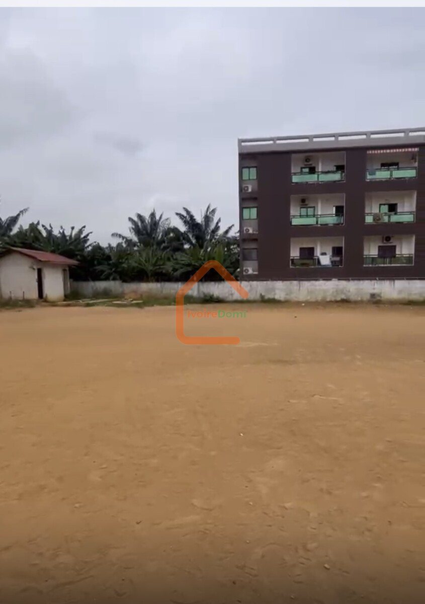 Terrain de 600M2 en vente à angre