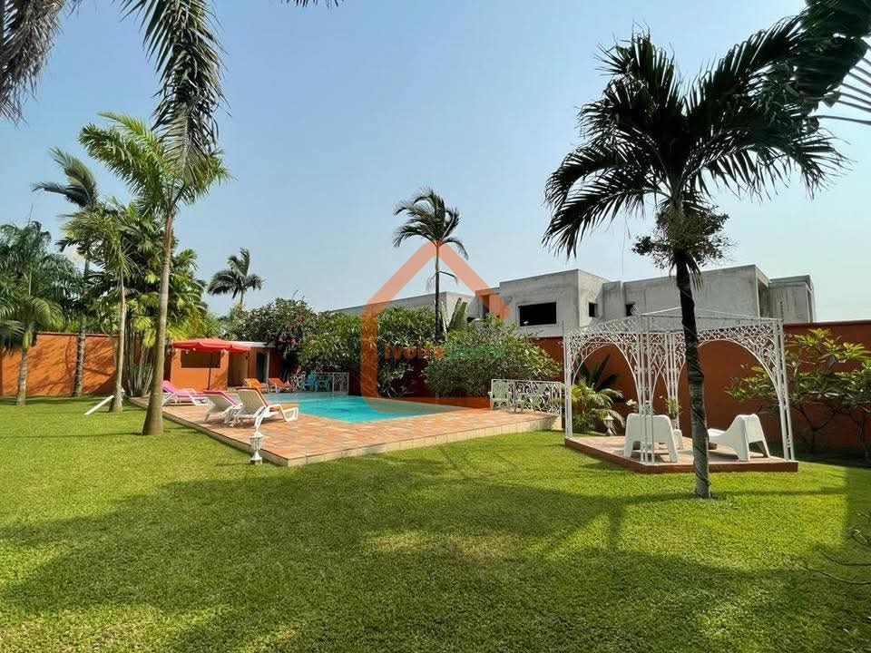 Villa d’architecte 8 pièces à vendre à Cocody Riviera 3