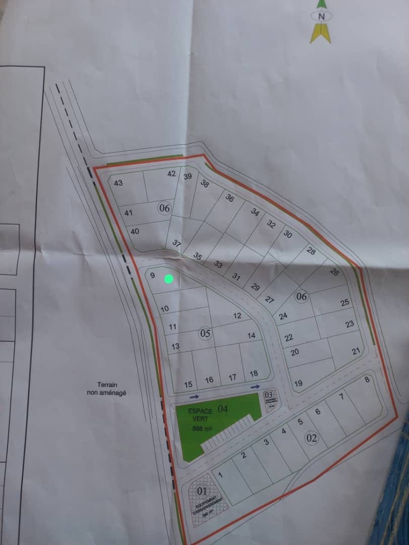 Terrain de 300 m2 avec à Songon