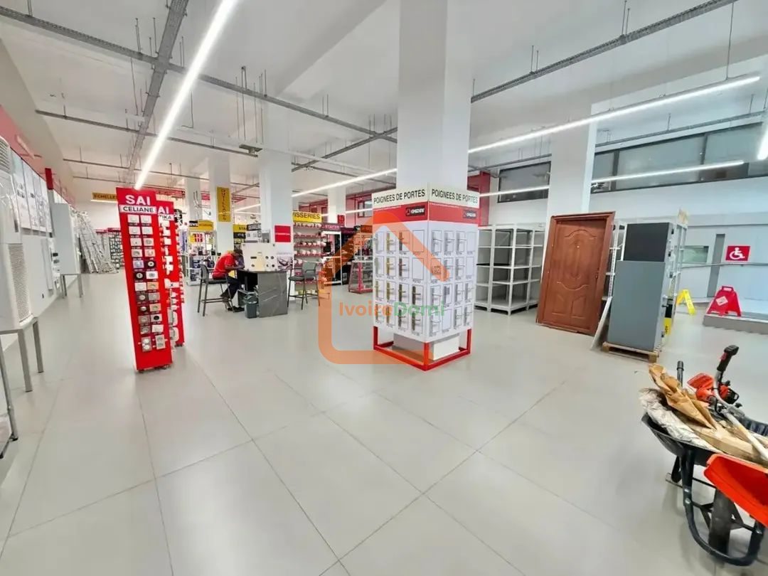 SHOWROOM EN BORDURE DU BOULEVARD DE MARSEILLE
