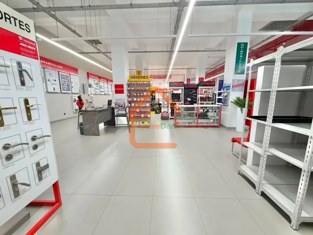 SHOWROOM EN BORDURE DU BOULEVARD DE MARSEILLE