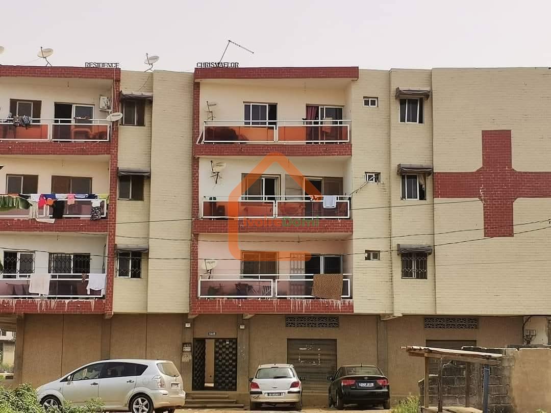 IMMEUBLE R+3 AVEC DES MAGASINS